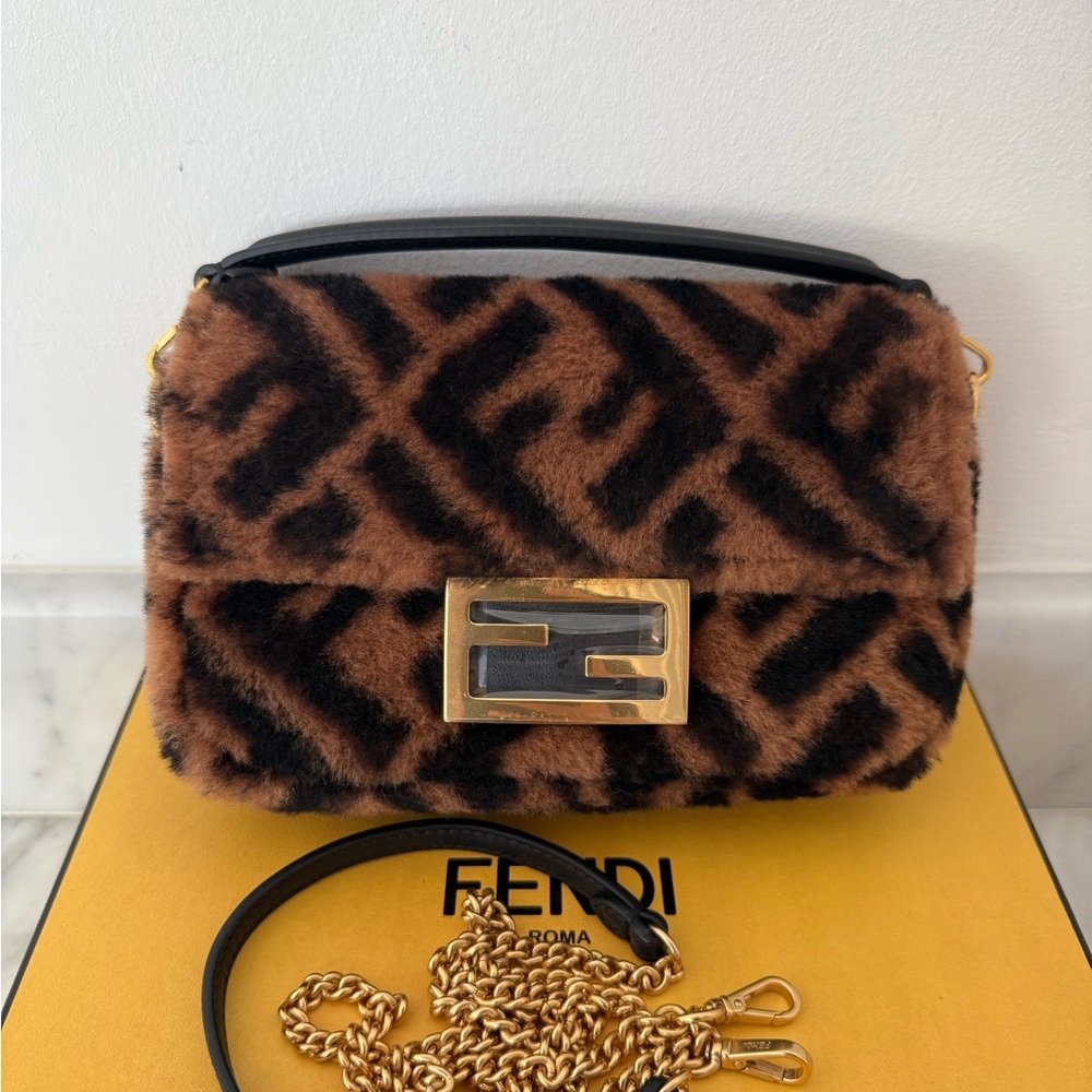 Baguette Mini Brown sheepskin bag